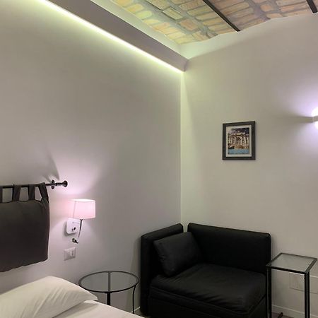 Luxury Rooms Near Colosseum Rome Room photo