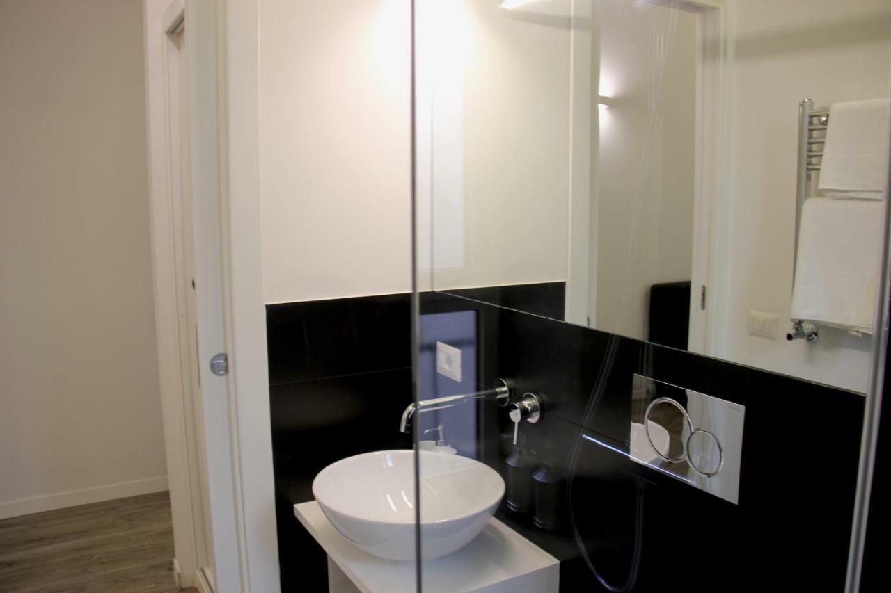Luxury Rooms Near Colosseum Rome Exterior photo