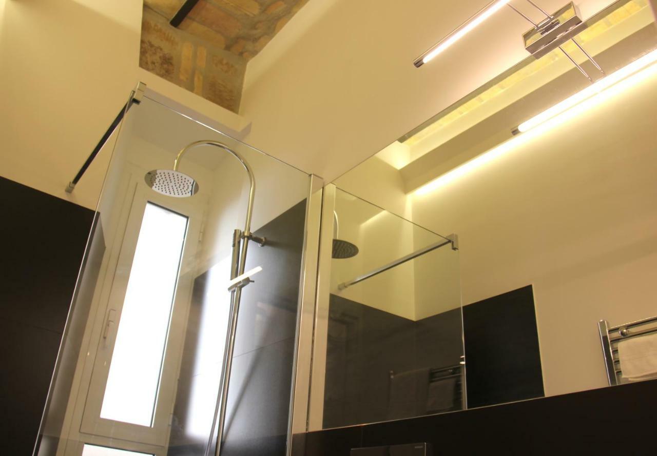 Luxury Rooms Near Colosseum Rome Exterior photo
