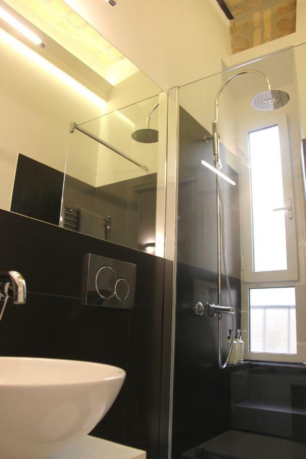 Luxury Rooms Near Colosseum Rome Exterior photo